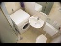 Апартаменты Marin A1(2+2), A2(2+2) Биоград - Ривьера Биоград  - Апартамент - A1(2+2): ванная комната с туалетом