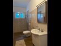Апартаменты Renci - 100 m from sea: A1(8+2) Биоград - Ривьера Биоград  - Апартамент - A1(8+2): ванная комната с туалетом