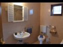 Апартаменты Frama - 3 apartments: A1 Maslina (2), A2 More (2+2), A3 Lavanda (2+2) Бол - Остров Брач  - Апартамент - A2 More (2+2): ванная комната с туалетом