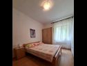 Апартаменты Miljana - 40 m from beach: A1(4+1) Постира - Остров Брач  - Апартамент - A1(4+1): спальная комната
