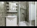 Апартаменты Brane - Economy Apartments: A1(4), A2(2) Постира - Остров Брач  - Апартамент - A1(4): ванная комната