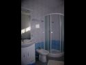 Апартаменты DeMar - 70m from sea: A1-crveni(4), A2-zeleni(3), A3-plavi(3) Сплитска - Остров Брач  - Апартамент - A3-plavi(3): ванная комната с туалетом