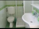 Апартаменты Adel - 70 m from beach: A1(4), A2(3+2), SA3(2), A4(4+2) Супетар - Остров Брач  - Апартамент - A4(4+2): ванная комната с туалетом