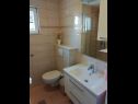 Апартаменты Marino - near family friendly beach: A1(2+3), A2(2+2) Супетар - Остров Брач  - Апартамент - A2(2+2): ванная комната с туалетом