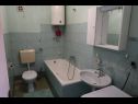 Апартаменты Brti - 250 m from beach: A1 PLAVI(2), A2 SMEĐI(2) Супетар - Остров Брач  - Апартамент - A2 SMEĐI(2): ванная комната с туалетом