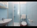 Апартаменты Miro - 3 Bedroom apartment: A1(6) Супетар - Остров Брач  - Апартамент - A1(6): ванная комната с туалетом