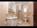 Апартаменты Miro - 3 Bedroom apartment: A1(6) Супетар - Остров Брач  - Апартамент - A1(6): ванная комната с туалетом