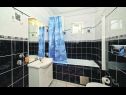 Апартаменты Hazi 1 - 150m from sea: A1 Trogir(4+2), A2 Mastrinka(4+2) Мастринка - Остров Чиово  - Апартамент - A1 Trogir(4+2): ванная комната с туалетом