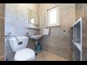 Апартаменты Bozo - 100m to the sea: A1(4), A2(4), A3(4), A4(4), A5(4) Округ Доньи - Остров Чиово  - Апартамент - A2(4): ванная комната с туалетом