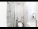 Апартаменты Bozo - 100m to the sea: A1(4), A2(4), A3(4), A4(4), A5(4) Округ Доньи - Остров Чиово  - Апартамент - A3(4): ванная комната с туалетом