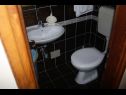 Апартаменты Danko SA1(2) Цриквеница - Ривьера Црквеница  - Студия- апартамент - SA1(2): ванная комната с туалетом