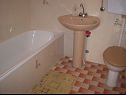 Апартаменты Smil - 30 m from sea: A1(4) Сучурай - Остров Хвар  - Апартамент - A1(4): ванная комната с туалетом