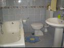 Апартаменты Nada A1(8), A2(8) Сучурай - Остров Хвар  - Апартамент - A2(8): ванная комната с туалетом