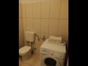 Апартаменты Draga - traditional & in center: A1(2+2), A2(2+2), SA1(2+2), SA2(2+1) Врбоска - Остров Хвар  - Апартамент - A2(2+2): ванная комната с туалетом