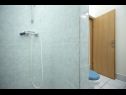 Апартаменты Josi - 200 m from sea: SA1(2), SA2(2), SA3(2), A5(4), SA6(2), A7(4) Врбоска - Остров Хвар  - Студия- апартамент - SA3(2): ванная комната с туалетом