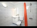 Апартаменты Josi - 200 m from sea: SA1(2), SA2(2), SA3(2), A5(4), SA6(2), A7(4) Врбоска - Остров Хвар  - Апартамент - A5(4): ванная комната с туалетом