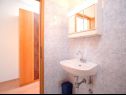 Апартаменты Josi - 200 m from sea: SA1(2), SA2(2), SA3(2), A5(4), SA6(2), A7(4) Врбоска - Остров Хвар  - Апартамент - A7(4): ванная комната с туалетом