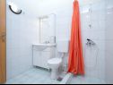 Апартаменты Josi - 200 m from sea: SA1(2), SA2(2), SA3(2), A5(4), SA6(2), A7(4) Врбоска - Остров Хвар  - Апартамент - A7(4): ванная комната с туалетом