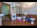 Апартаменты Roland A(4) Врсар - Истра  - Апартамент - A(4): ванная комната с туалетом