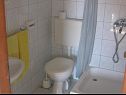 Апартаменты Nik - 50 M from the sea : A1(2+1), A2(2) Градац - Ривьера Макарска  - Апартамент - A1(2+1): ванная комната с туалетом