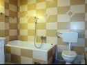 Апартаменты Biljana - 150m from beach: A1(2+1), A2(2+2), A3(5), A4(2+2) Градац - Ривьера Макарска  - Апартамент - A4(2+2): ванная комната с туалетом