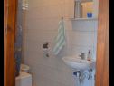 Апартаменты Jozo - 150 m from pebble beach: A1(2), A2(2), A3(2), A4(4), A5(4) Градац - Ривьера Макарска  - Апартамент - A3(2): ванная комната с туалетом