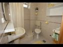 Апартаменты Durda1 - 50 m from beach: A1(2+2), B2(2+2), C3(2+1) Игране - Ривьера Макарска  - Апартамент - A1(2+2): ванная комната с туалетом