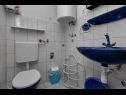 Апартаменты Vlatko - affordable & cosy: SA1(4), SA2(2+2), SA3(2+2) Крвавица - Ривьера Макарска  - Студия- апартамент - SA1(4): ванная комната с туалетом