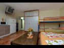 Апартаменты Vlatko - affordable & cosy: SA1(4), SA2(2+2), SA3(2+2) Крвавица - Ривьера Макарска  - Студия- апартамент - SA2(2+2): спальная комната
