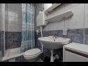 Апартаменты Vlatko - affordable & cosy: SA1(4), SA2(2+2), SA3(2+2) Крвавица - Ривьера Макарска  - Студия- апартамент - SA3(2+2): ванная комната с туалетом
