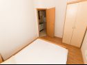 Апартаменты Srzi 1 - 200 m from sea: A4(2+2), A5(4) Макарска - Ривьера Макарска  - Апартамент - A5(4): спальная комната