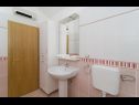 Апартаменты Ennio - free parking: A1(6+2) Макарска - Ривьера Макарска  - Апартамент - A1(6+2): ванная комната с туалетом