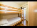 Апартаменты Dolo - in centre: A1(5), A2(5) Макарска - Ривьера Макарска  - Апартамент - A2(5): спальная комната