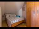 Апартаменты Duki - sea view: A1(4+1), A2(3+2) Макарска - Ривьера Макарска  - Апартамент - A1(4+1): спальная комната