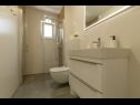 Апартаменты Mario - with terace: A1(2+2), A2(4), A3(2+2) Макарска - Ривьера Макарска  - Апартамент - A2(4): ванная комната с туалетом