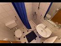 Апартаменты Cobra - excellent location: A1(2+2), SA2(2+1), A4(4+2) Тучепы - Ривьера Макарска  - Апартамент - A4(4+2): ванная комната с туалетом