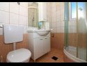 Апартаменты Slađa - 150 m from beach: A1(4+1), A2(4+1) Йезера - Остров Муртер  - Апартамент - A2(4+1): ванная комната с туалетом