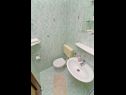 Апартаменты Ive - with sea view: A1(2), A2(4) Тисно - Остров Муртер  - Апартамент - A1(2): ванная комната с туалетом