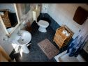 Апартаменты Ozren - amazing sea view: A1(7+1), A2(4+1) Омиш - Ривьера Омиш  - Апартамент - A1(7+1): ванная комната с туалетом