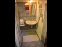 Апартаменты Nasta - 10 m from beach: A1(2+2), SA2(2), SA3(2) Омиш - Ривьера Омиш  - Студия- апартамент - SA2(2): ванная комната с туалетом