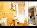 Апартаменты Lile - comfortable 3 bedroom apartment: A1(6+2) Писак - Ривьера Омиш  - Апартамент - A1(6+2): ванная комната с туалетом