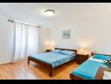 Апартаменты Kosta - 150 m from beach: A1(3), A3(4+1), A4 Kat (2+1) Кустици - Остров Паг  - Апартамент - A1(3): спальная комната