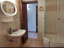 Апартаменты Nives - great location: A1(6), A5(2), A6(2), A7(2), A2(4), A3(3), A4(3) Новалья - Остров Паг  - Апартамент - A1(6): ванная комната с туалетом