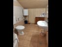 Апартаменты Nives - great location: A1(6), A5(2), A6(2), A7(2), A2(4), A3(3), A4(3) Новалья - Остров Паг  - Апартамент - A1(6): ванная комната с туалетом