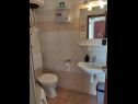 Апартаменты Nives - great location: A1(6), A5(2), A6(2), A7(2), A2(4), A3(3), A4(3) Новалья - Остров Паг  - Апартамент - A6(2): ванная комната с туалетом