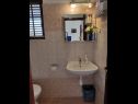 Апартаменты Nives - great location: A1(6), A5(2), A6(2), A7(2), A2(4), A3(3), A4(3) Новалья - Остров Паг  - Апартамент - A7(2): ванная комната с туалетом