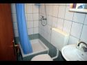 Апартаменты Maja - peaceful and quiet location A1(4+1), A2(2+2) Доброполяна - Остров Пашман  - Апартамент - A1(4+1): ванная комната с туалетом