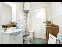 Апартаменты Adria - seafront & seaview: A1 Adriana (2+1), A2 Enzo (2+1) Луково Шугарйе - Ривьера Сень  - Апартамент - A1 Adriana (2+1): ванная комната с туалетом
