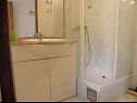 Апартаменты Ana - 5 m from beach: A1 Plavi(2+2), A2 Rozi(2+2) Рибарица - Ривьера Сень  - Апартамент - A2 Rozi(2+2): ванная комната с туалетом
