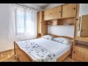 Апартаменты Branka - 30 m from beach: A1 zeleni(4+1), A2 žuti(4+1) Залив Каница (Рогозница) - Шибеник Ривьера  - Хорватия - Апартамент - A2 žuti(4+1): спальная комната